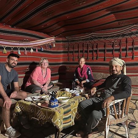 לינה וארוחת בוקר Al Hayy Happy Bedouin House Petra מראה חיצוני תמונה