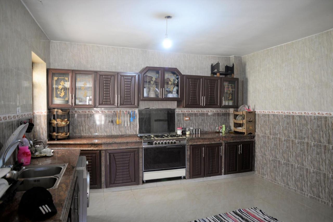 לינה וארוחת בוקר Al Hayy Happy Bedouin House Petra מראה חיצוני תמונה
