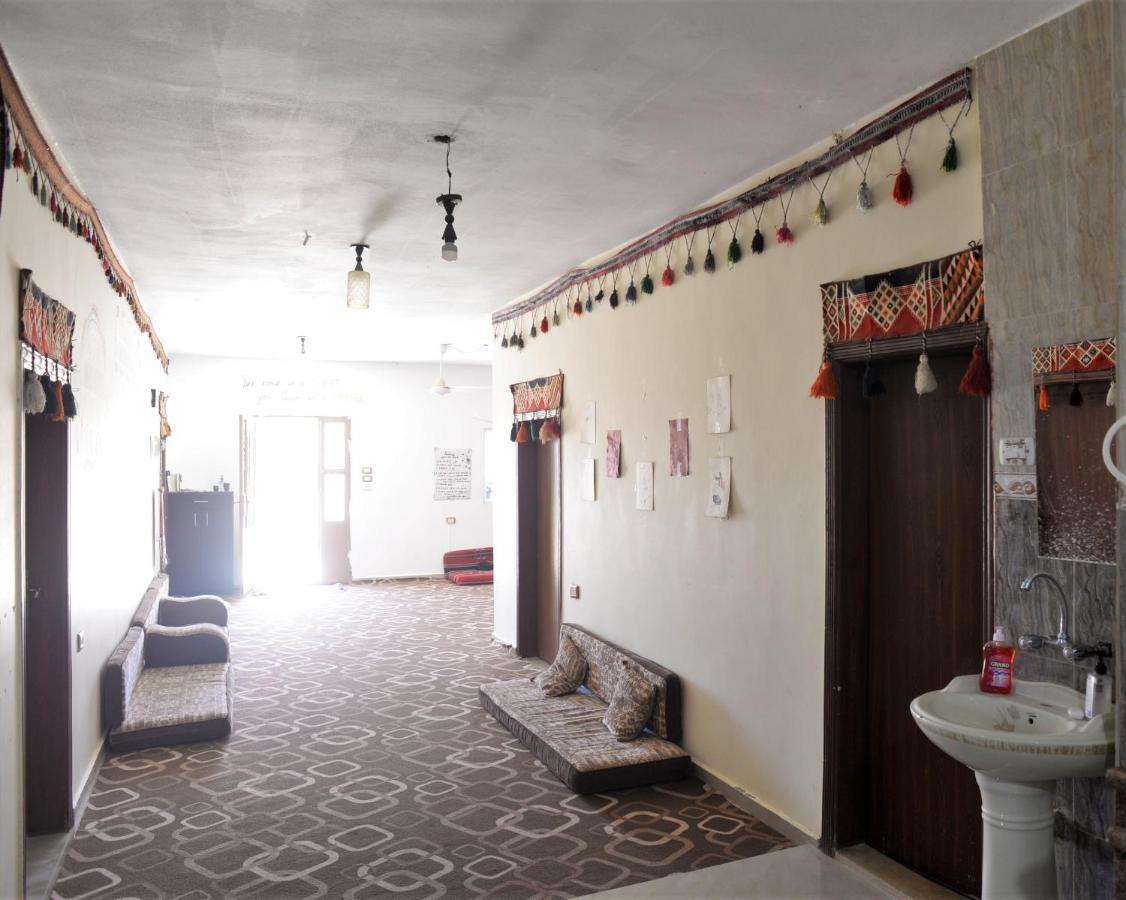 לינה וארוחת בוקר Al Hayy Happy Bedouin House Petra מראה חיצוני תמונה