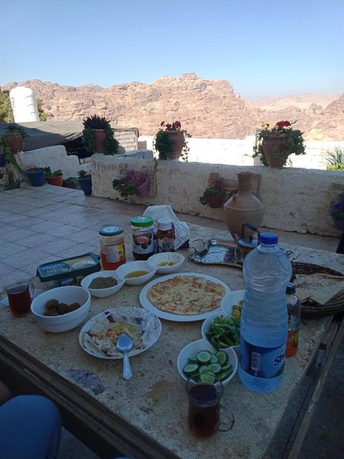 לינה וארוחת בוקר Al Hayy Happy Bedouin House Petra מראה חיצוני תמונה
