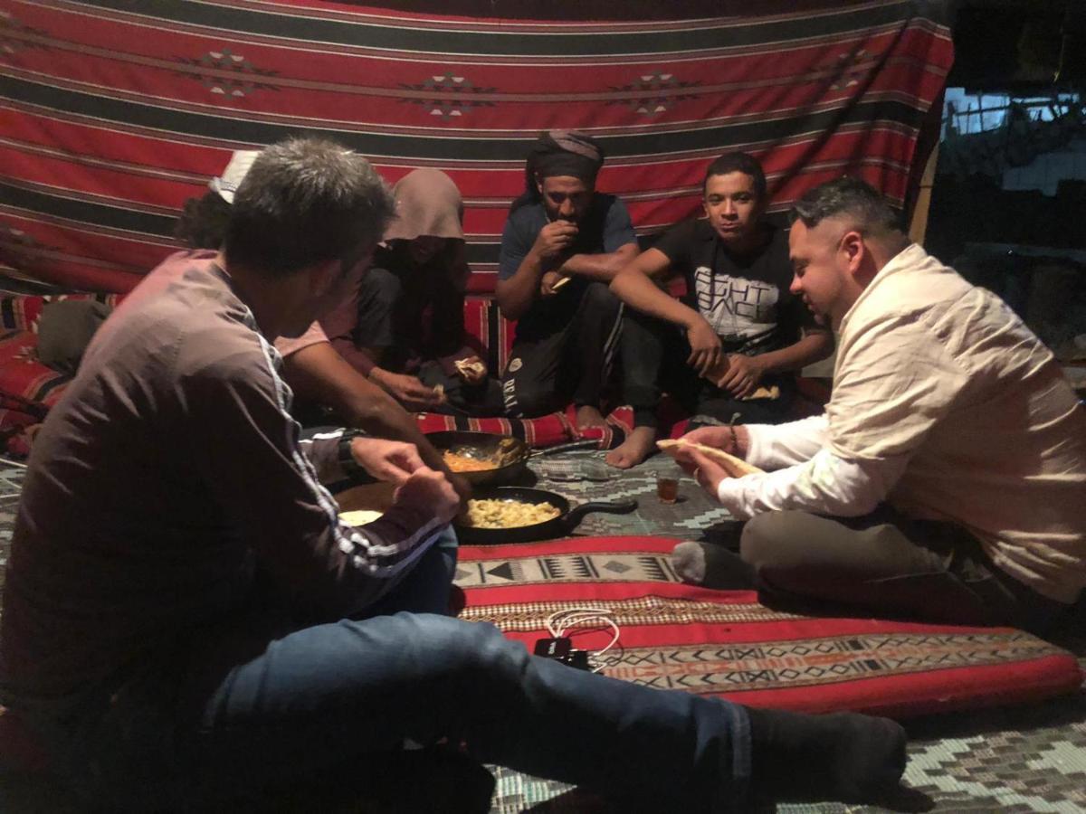 לינה וארוחת בוקר Al Hayy Happy Bedouin House Petra מראה חיצוני תמונה