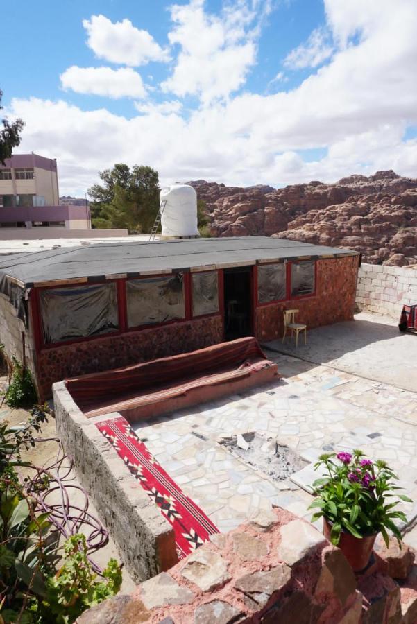 לינה וארוחת בוקר Al Hayy Happy Bedouin House Petra מראה חיצוני תמונה