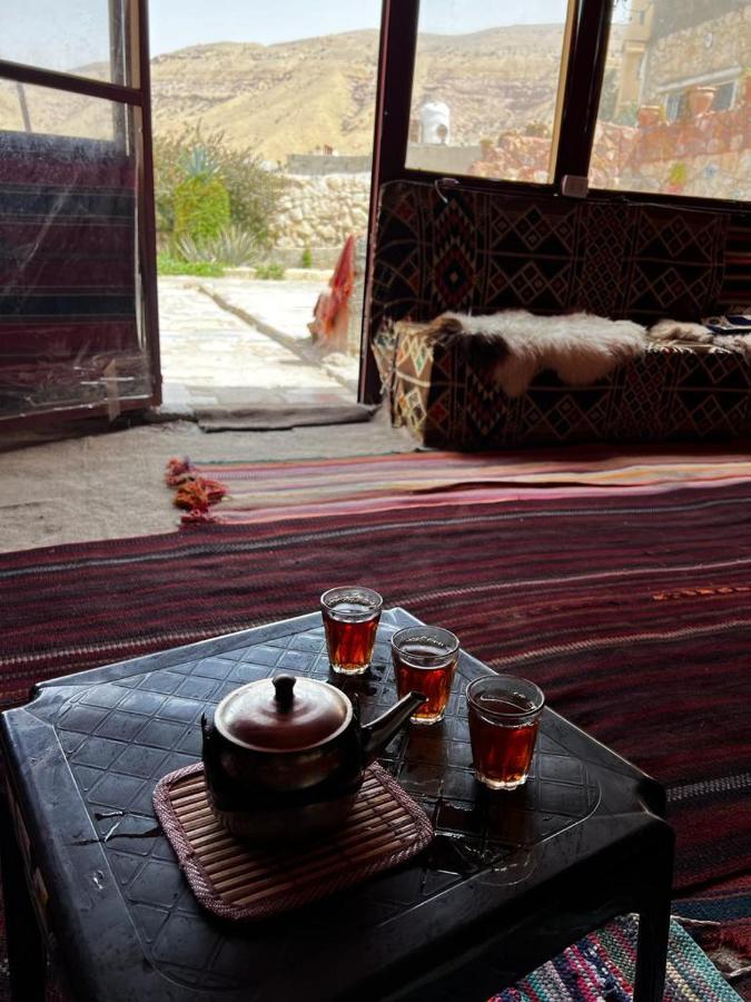 לינה וארוחת בוקר Al Hayy Happy Bedouin House Petra מראה חיצוני תמונה