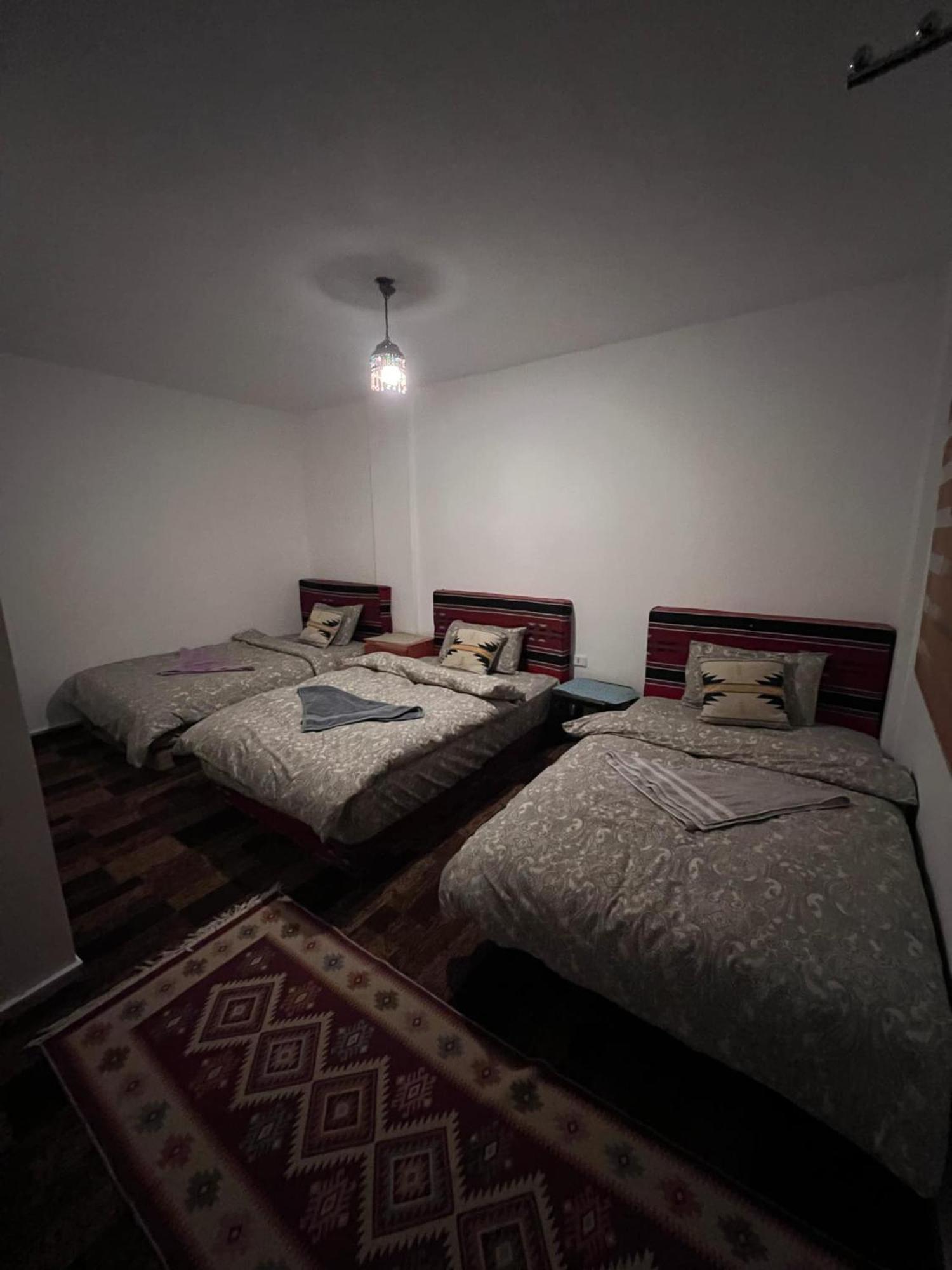 לינה וארוחת בוקר Al Hayy Happy Bedouin House Petra מראה חיצוני תמונה