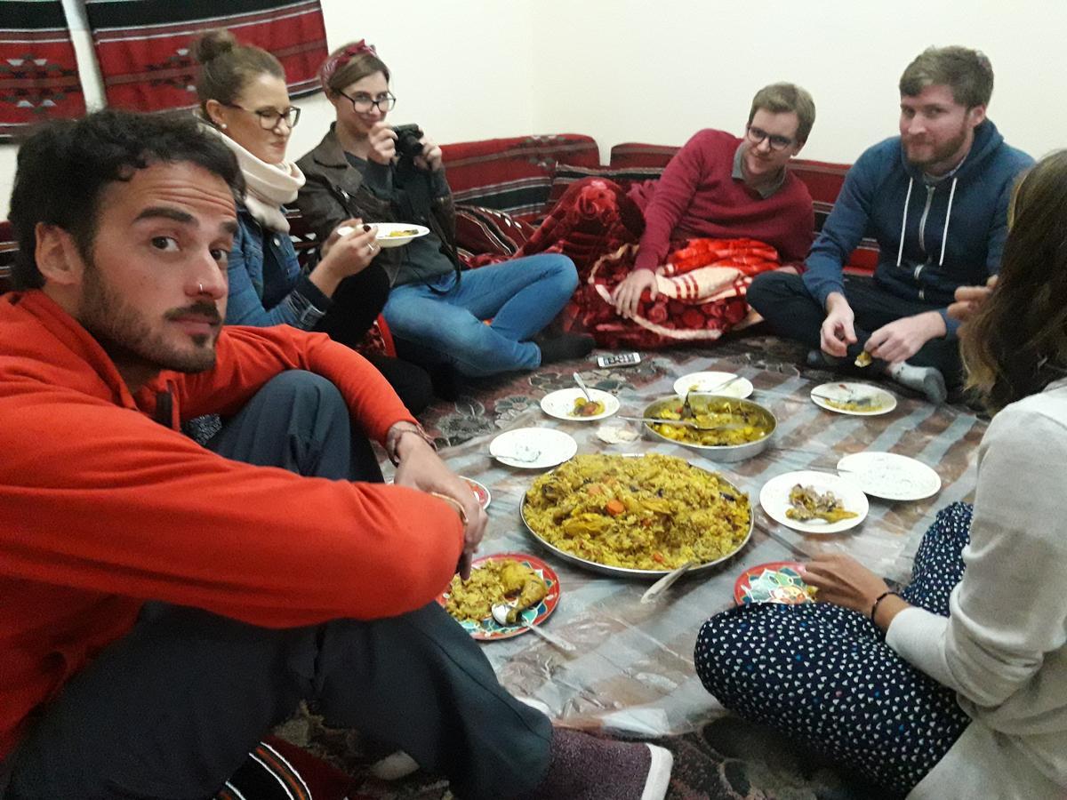 לינה וארוחת בוקר Al Hayy Happy Bedouin House Petra מראה חיצוני תמונה